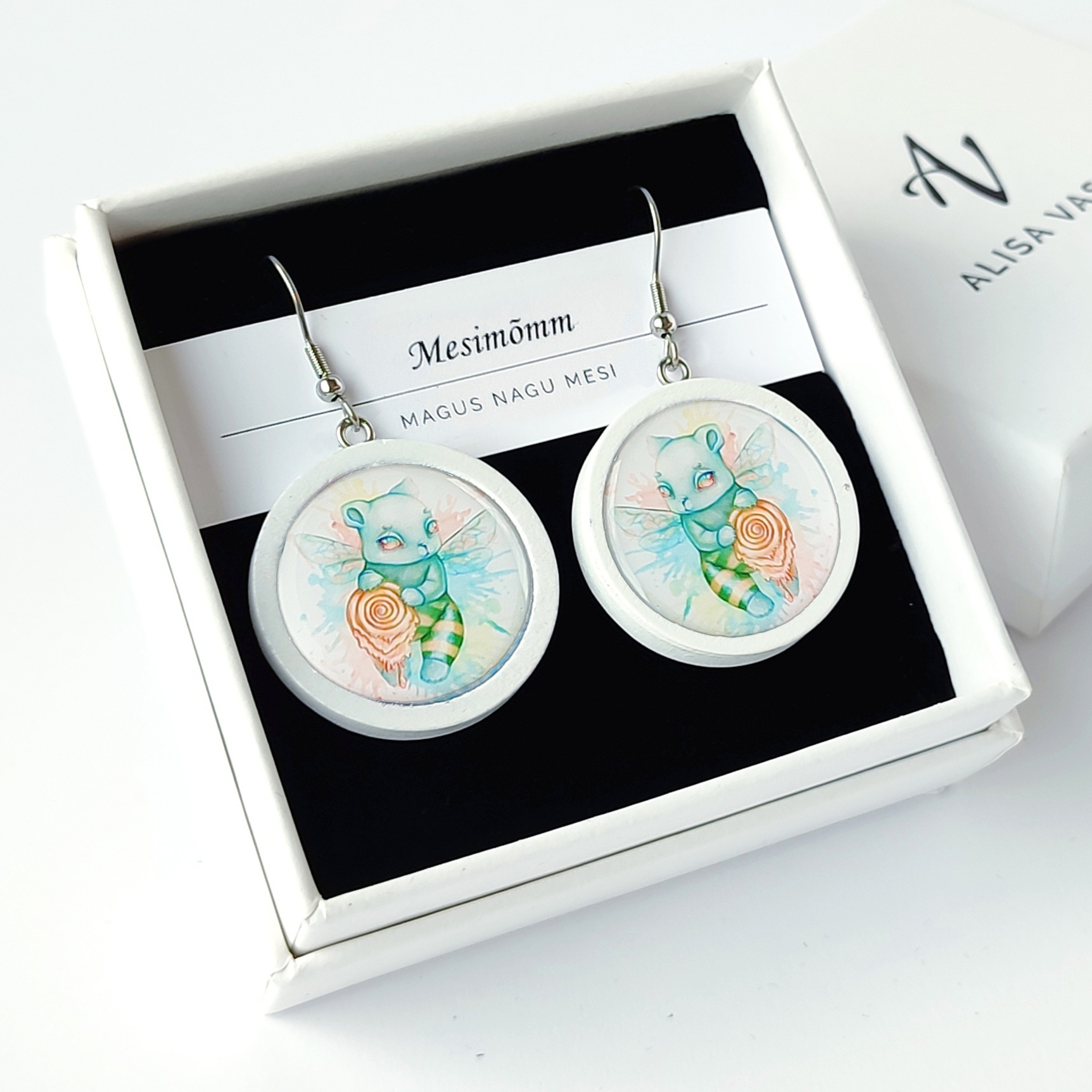 Rippuvad korvarongad mesimomm Rippuvad korvarongad mesimomm