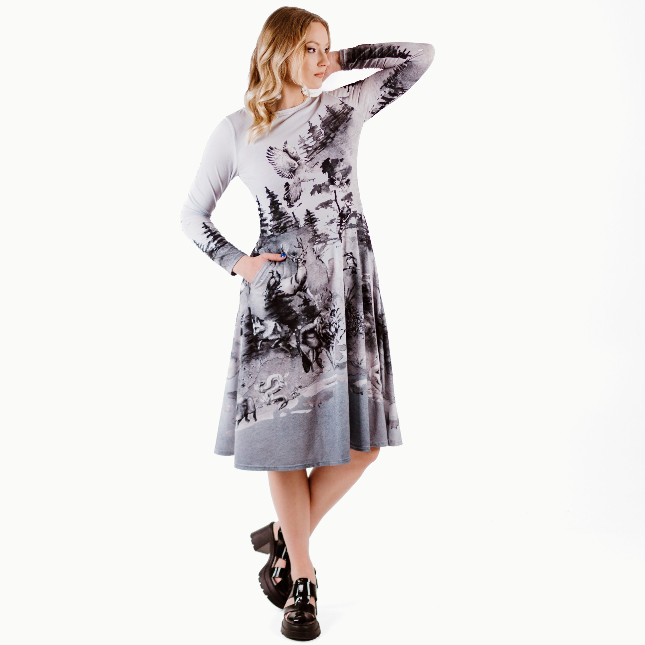 Taskutega midikleit Karge mets Taskutega midikleit karge mets Eesti disain Alisa Vasina kantav kunst